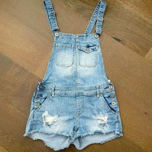 Adorable!! Guess denim overalls size M